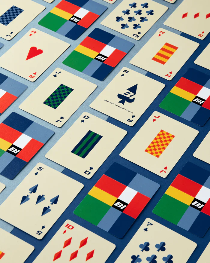 1285-braniff-playing-cards-relive-the-glamorous-jet-set-era-1.webp