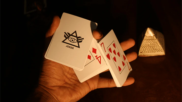 1389-cairo-casino-plastic-playing-cards-cartamundi-1.jpg