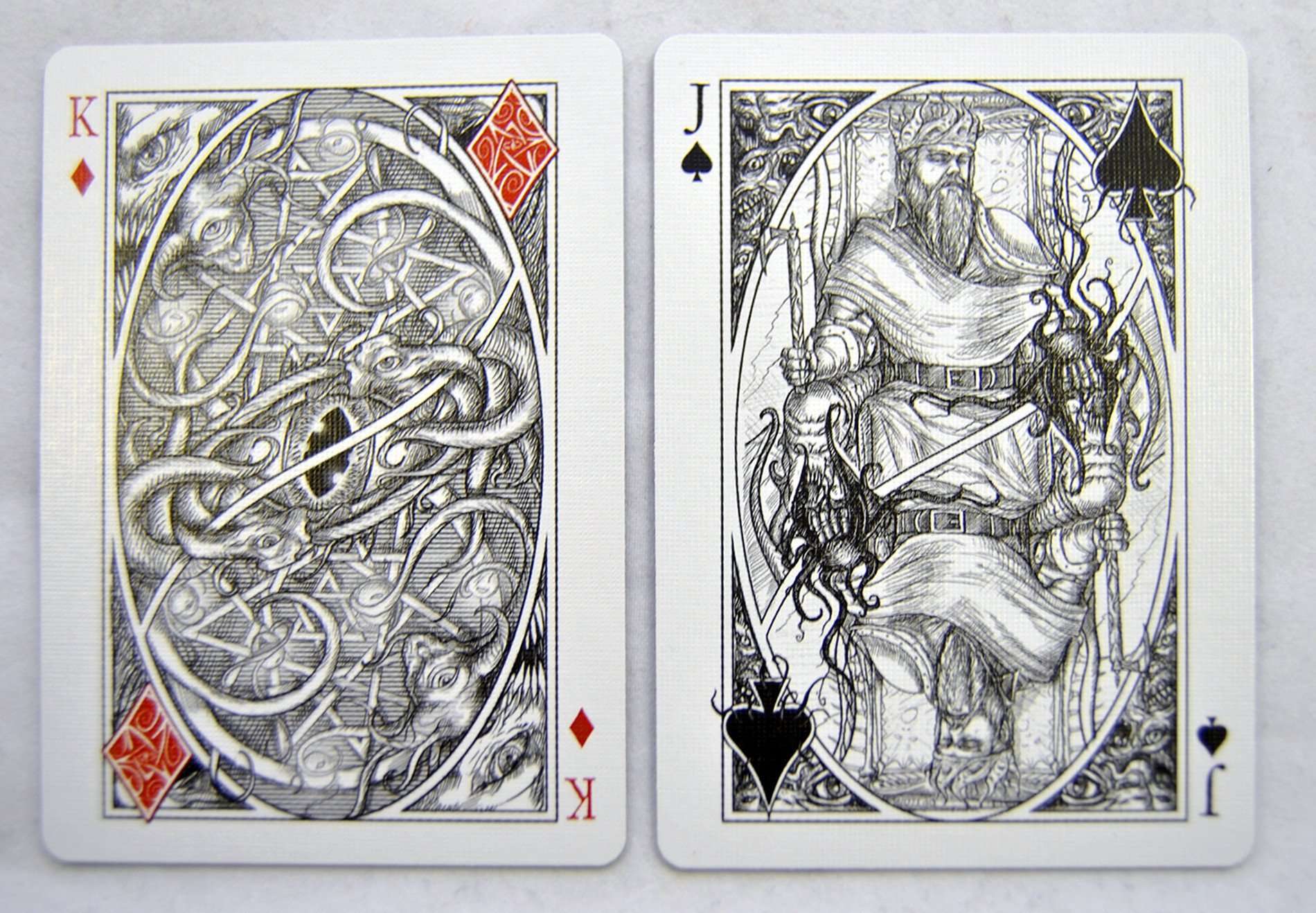 1398-call-of-cthulhu-the-writhing-dark-bicycle-playing-cards-1.jpg