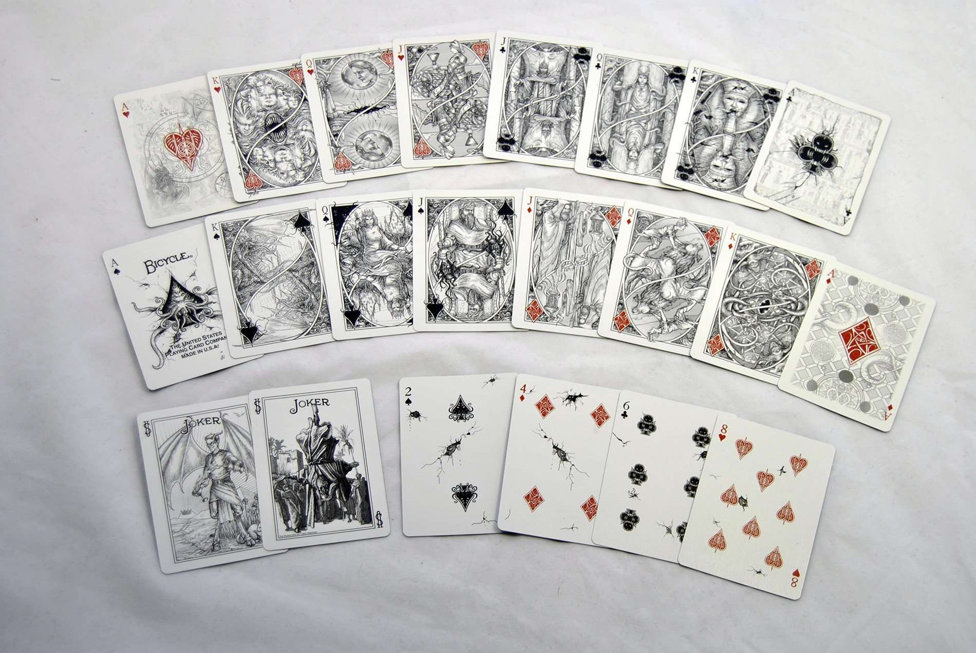1398-call-of-cthulhu-the-writhing-dark-bicycle-playing-cards-1.jpg