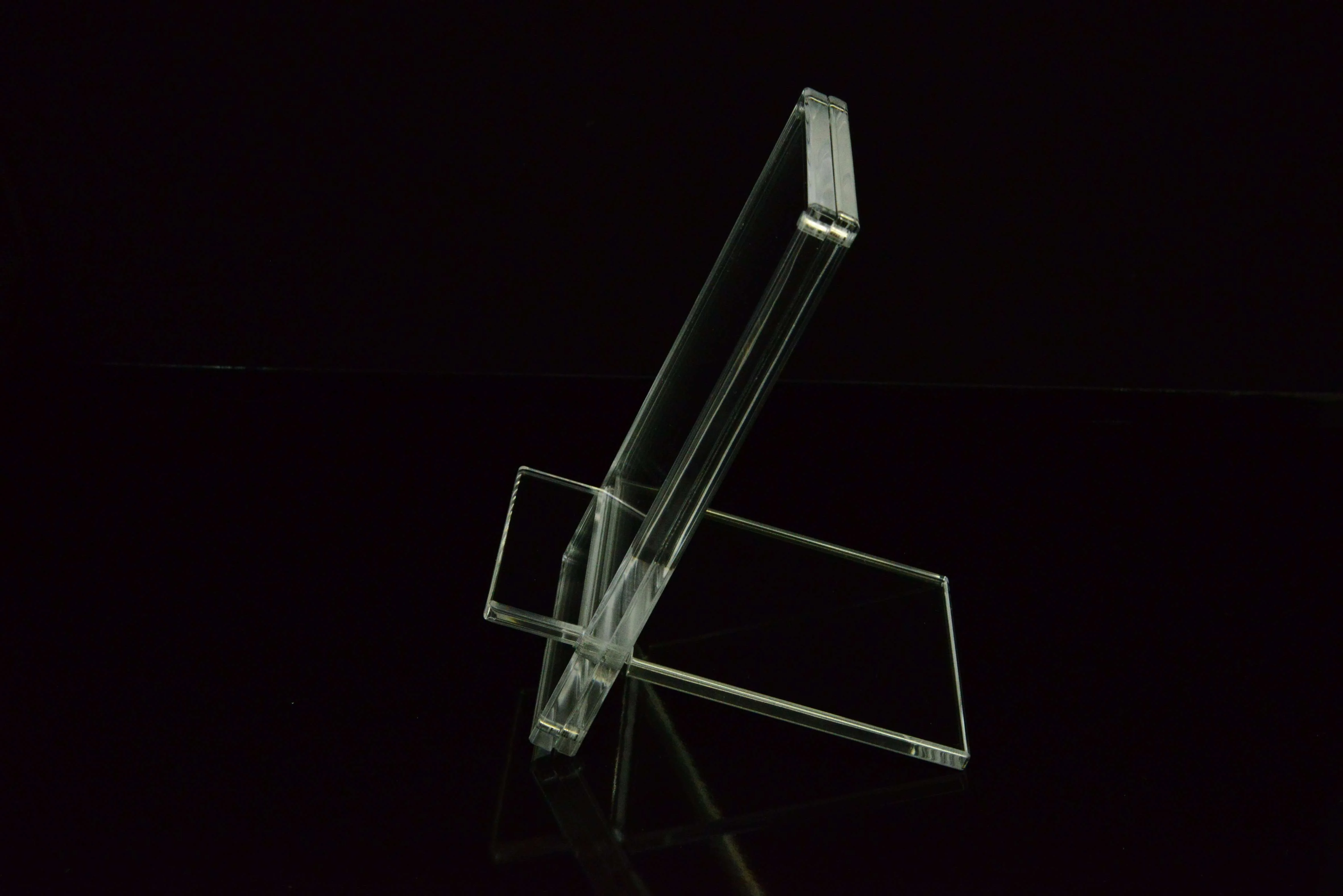 1433-carat-xds-single-card-display-deck-stand-1.webp