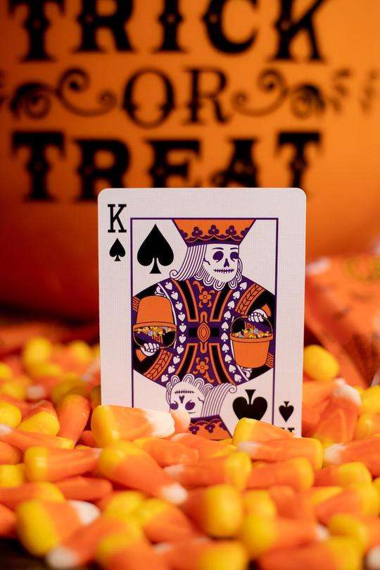 1518-carvers-v2-pumpkin-playing-cards-uspcc-1.jpg