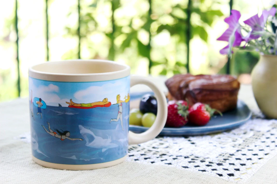 163-shark-heat-changing-coffee-mug-1.webp