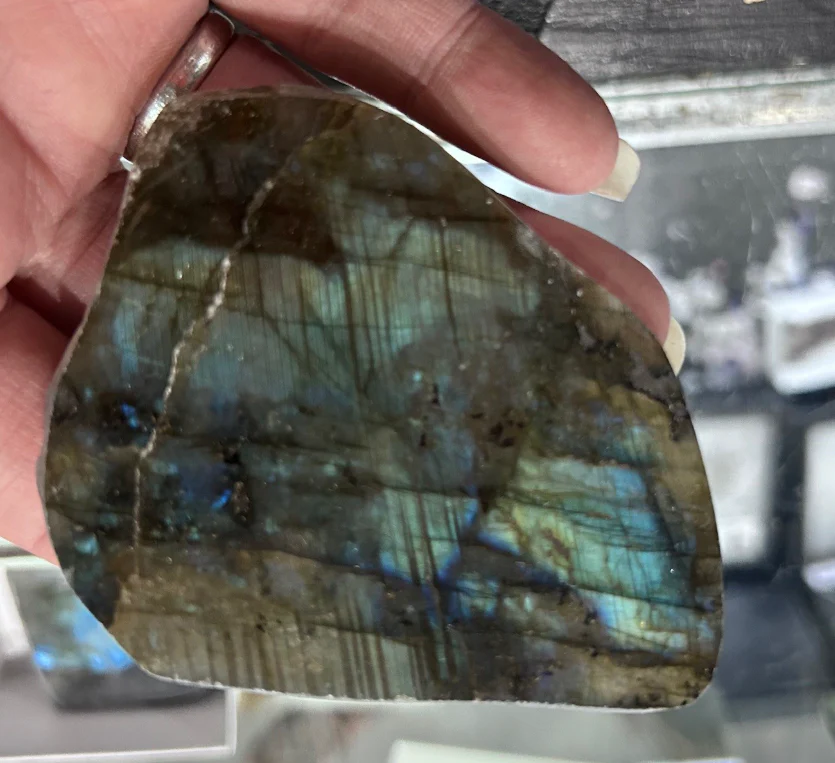 180-labradorite-stone-1.webp