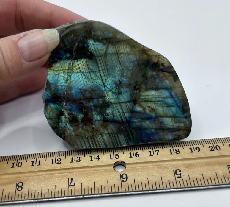 180-labradorite-stone-1.webp