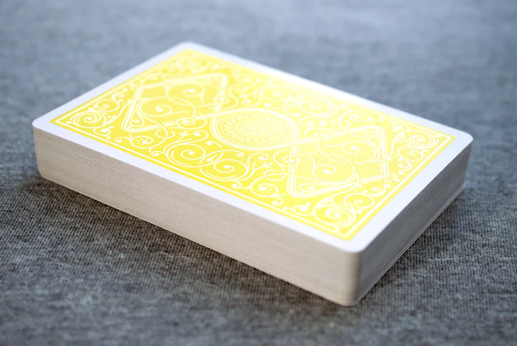 1884-copperhead-v2-viper-finish-yellow-playing-cards-1.jpg