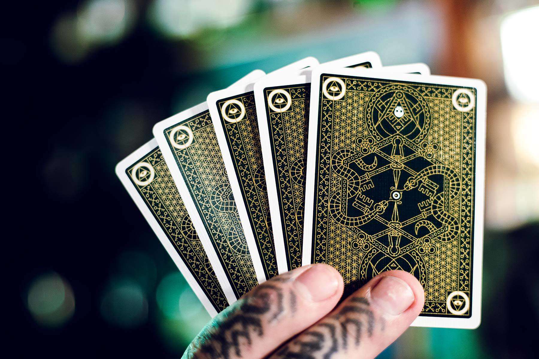 1930-crossed-keys-marked-playing-cards-cartamundi-1.jpg