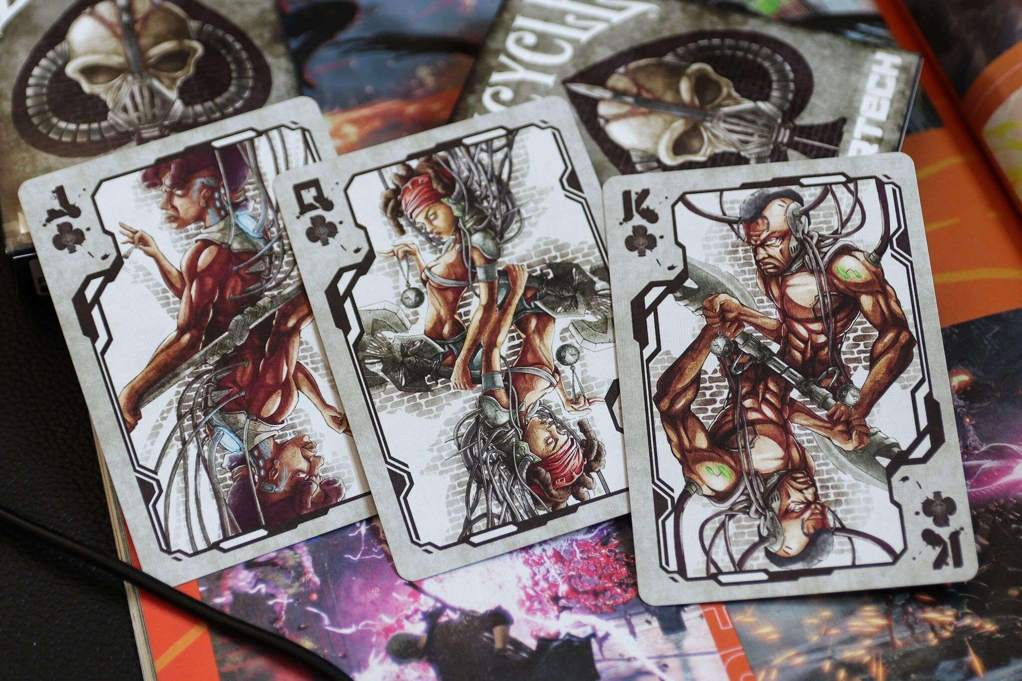 1996-cybertech-silver-gilded-bicycle-playing-cards-1.jpg