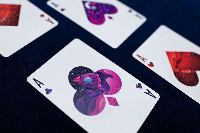 2609-explorer-gilded-playing-cards-uspcc-1.jpg