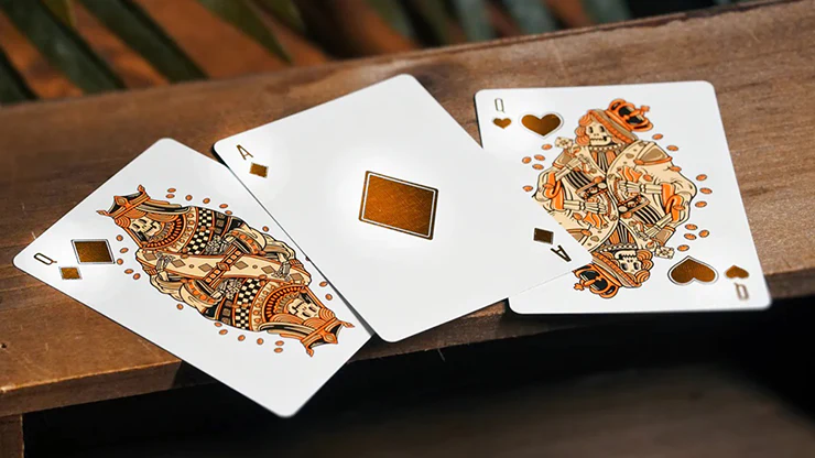 3110-gold-chancers-playing-cards-by-good-pals-1.webp