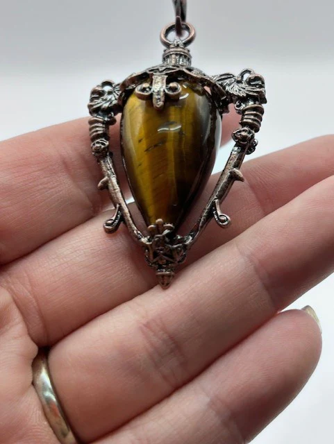 3128-golden-tiger-s-eye-pendulum-1.webp