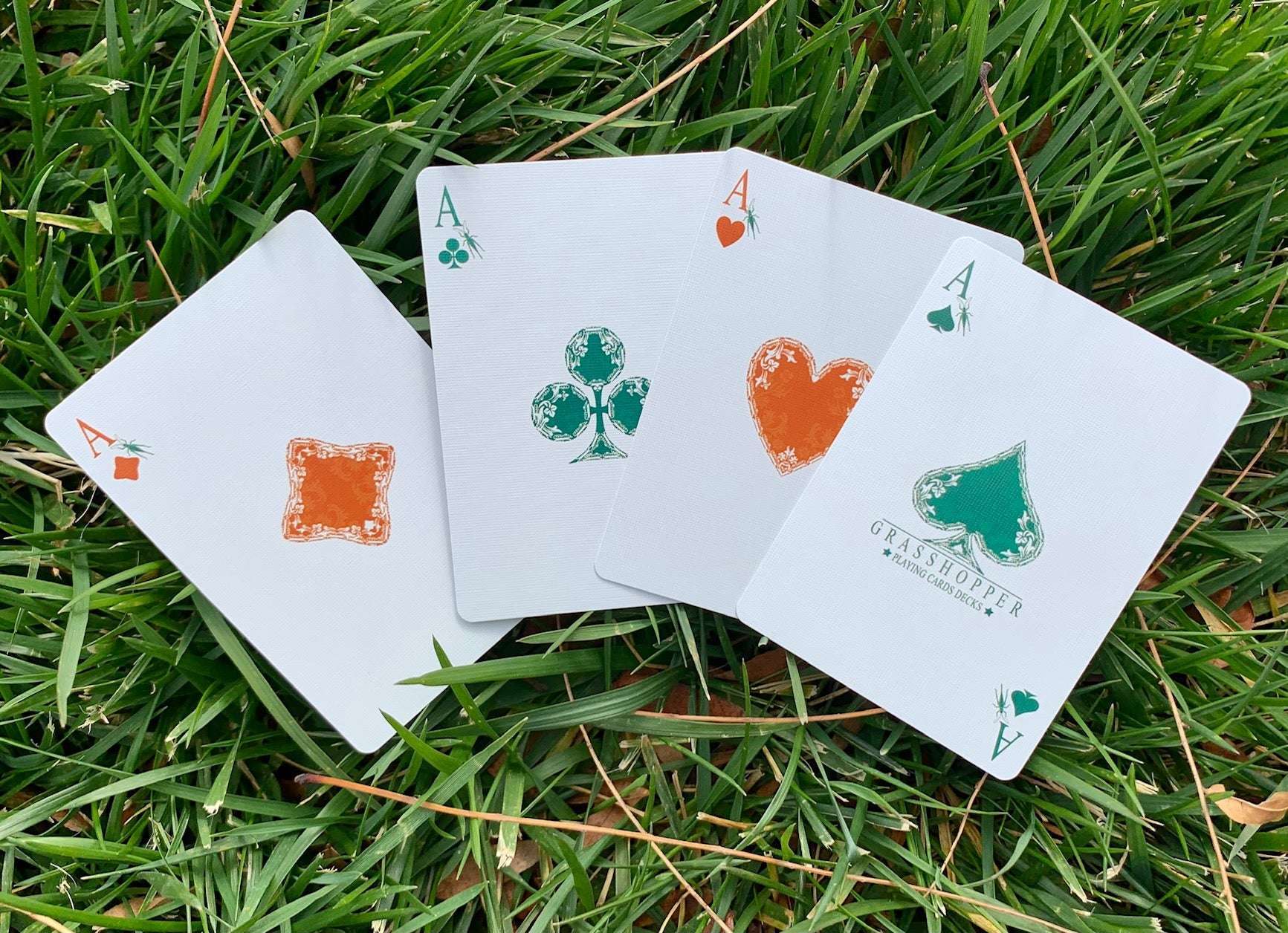 3176-grasshopper-gilded-bicycle-playing-cards-1.jpg