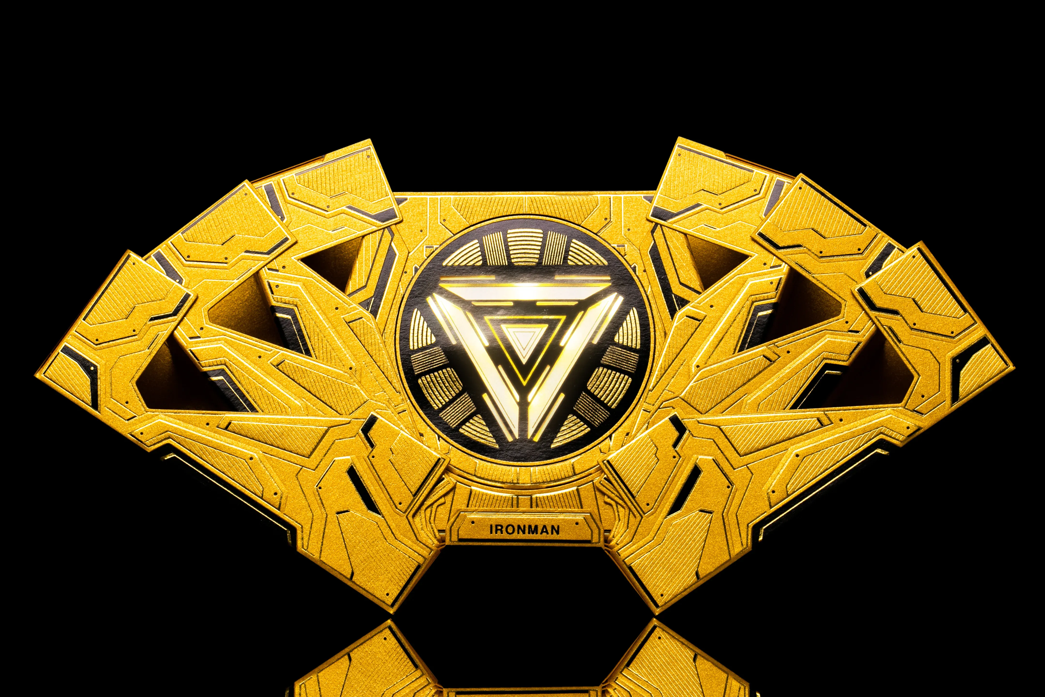 Iron Man Mark 21 Gold Playing Cards 1 3635-iron-man-mark-21-gold-playing-cards-1.webp