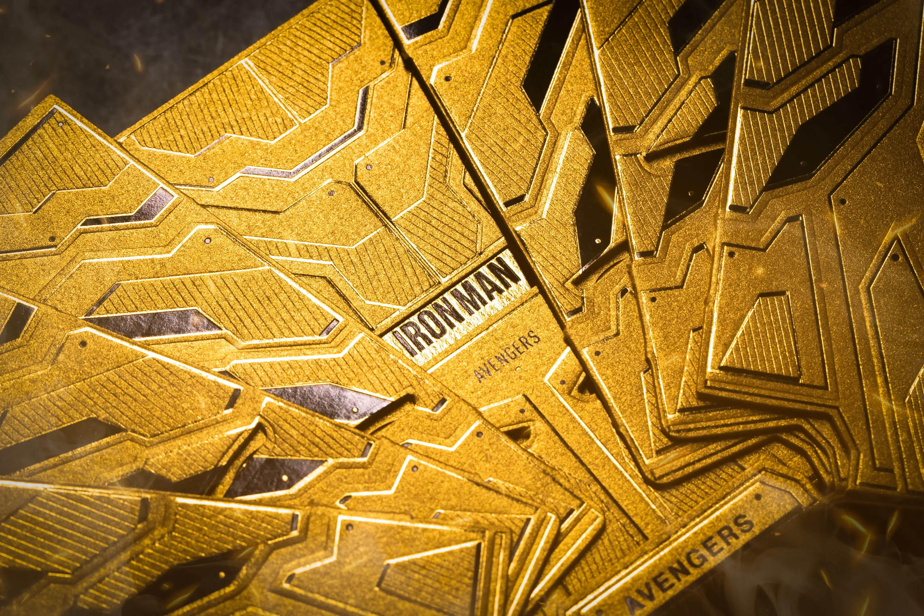 3635-iron-man-mark-21-gold-playing-cards-1.webp