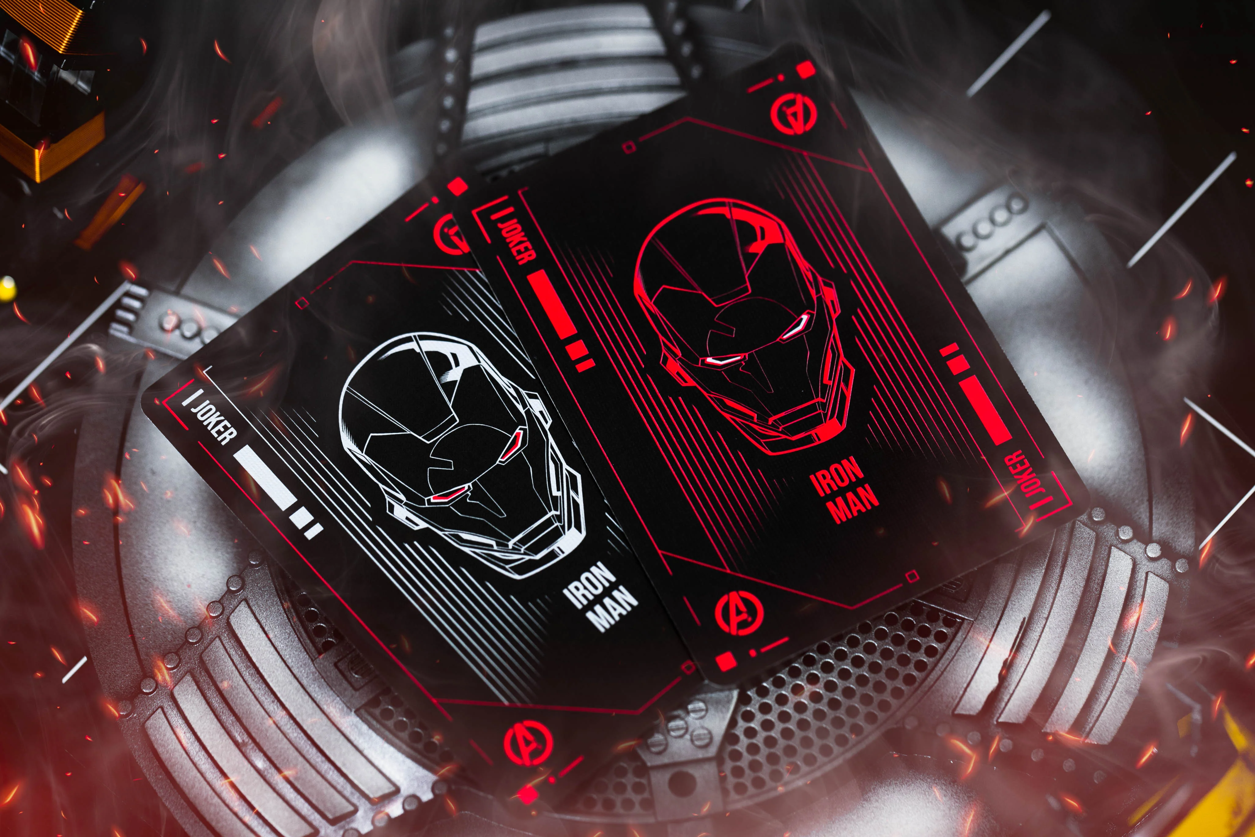 3636-iron-man-mark-33-silver-playing-cards-1.webp