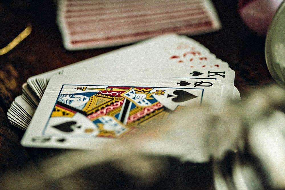 3818-keeper-v2-red-marked-playing-cards-cartamundi-1.jpg