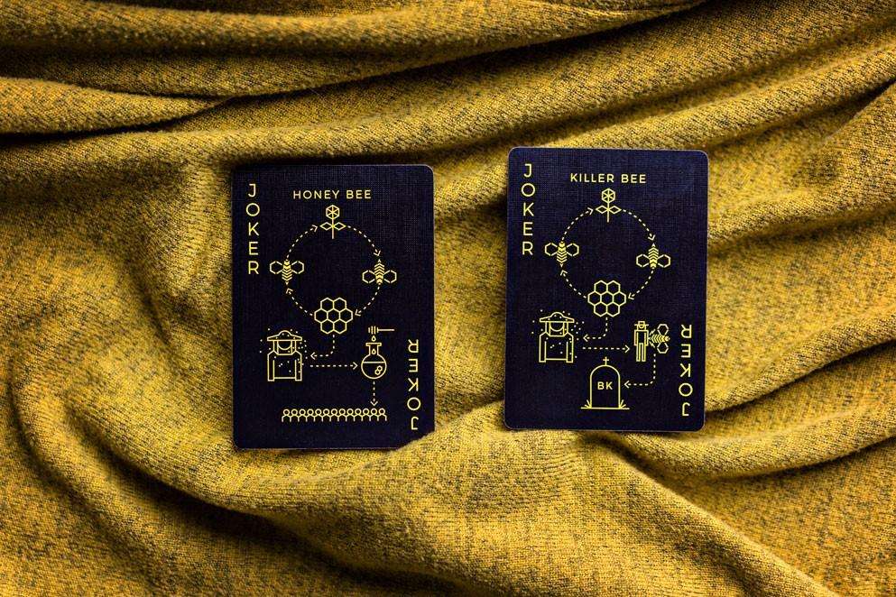 3825-killer-bees-playing-cards-cartamundi-1.jpg
