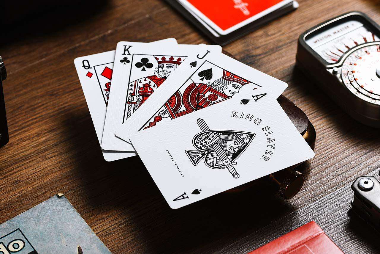 3839-king-slayer-playing-cards-cartamundi-1.webp