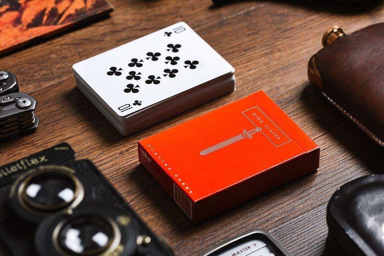 3839-king-slayer-playing-cards-cartamundi-1.webp