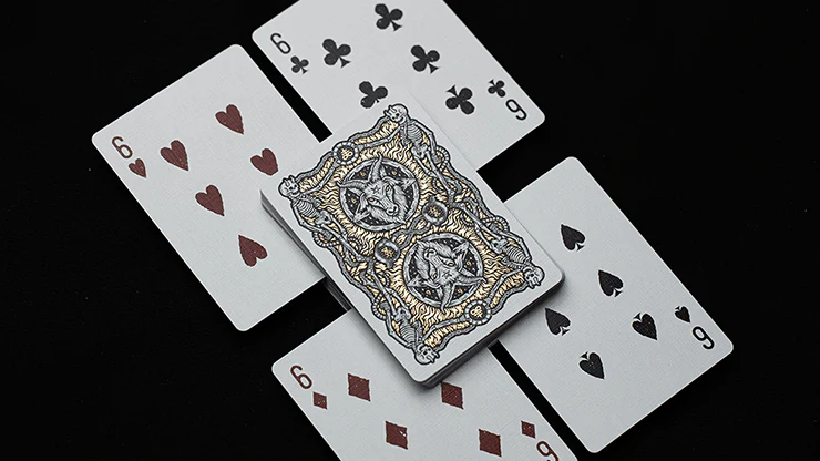 389-666-dark-reserve-gold-foil-playing-cards-cartamundi-1.jpg