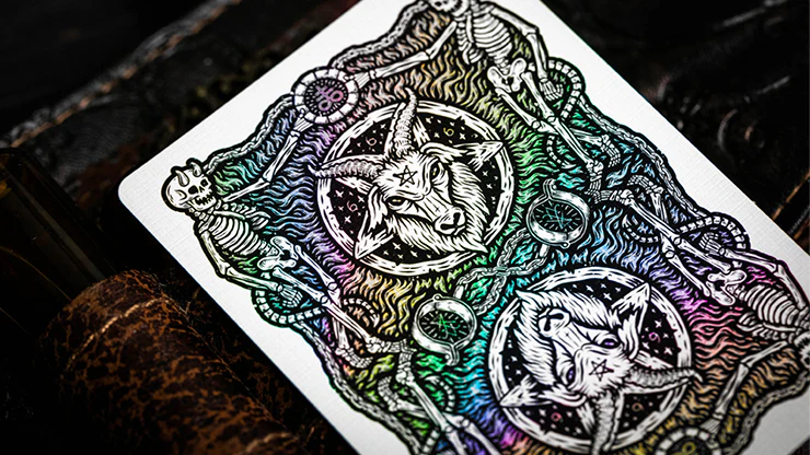 390-666-dark-reserves-holographic-foiled-edition-playing-cards-cartamundi-1.webp