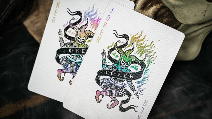 390-666-dark-reserves-holographic-foiled-edition-playing-cards-cartamundi-1.webp