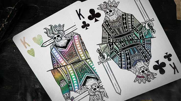 390-666-dark-reserves-holographic-foiled-edition-playing-cards-cartamundi-1.webp