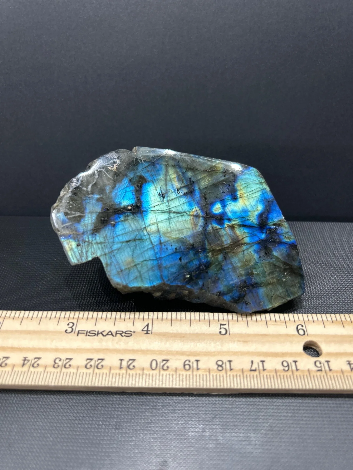 3905-labradorite-stone-1.webp