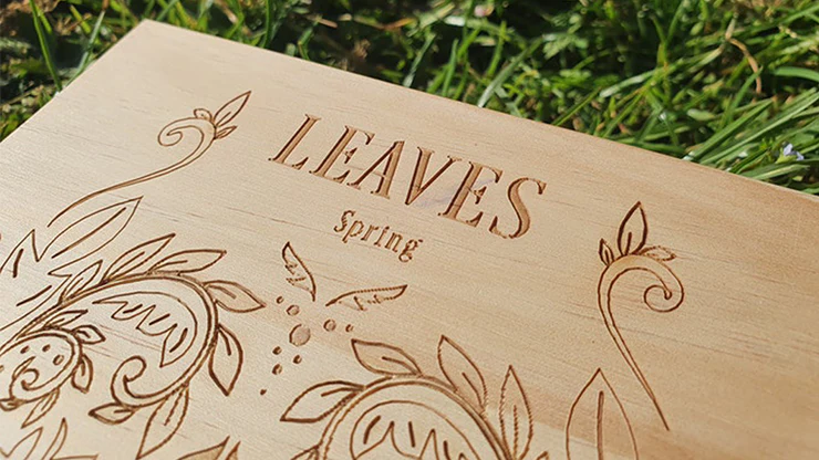 3946-leaves-wooden-collector-s-box-set-playing-cards-1.webp