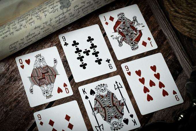 402-666-silver-dark-reserve-gilded-playing-cards-cartamundi-1.jpg