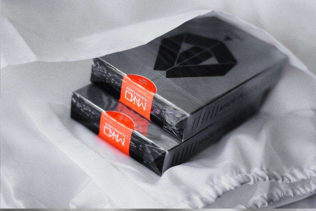 4272-mako-black-playing-cards-uspcc-1.jpg