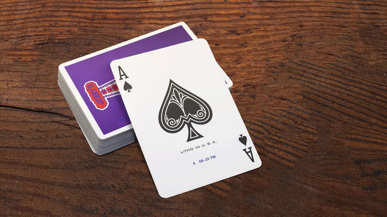 4570-modern-feel-jerry-s-nugget-royal-purple-playing-cards-uspcc-1.webp
