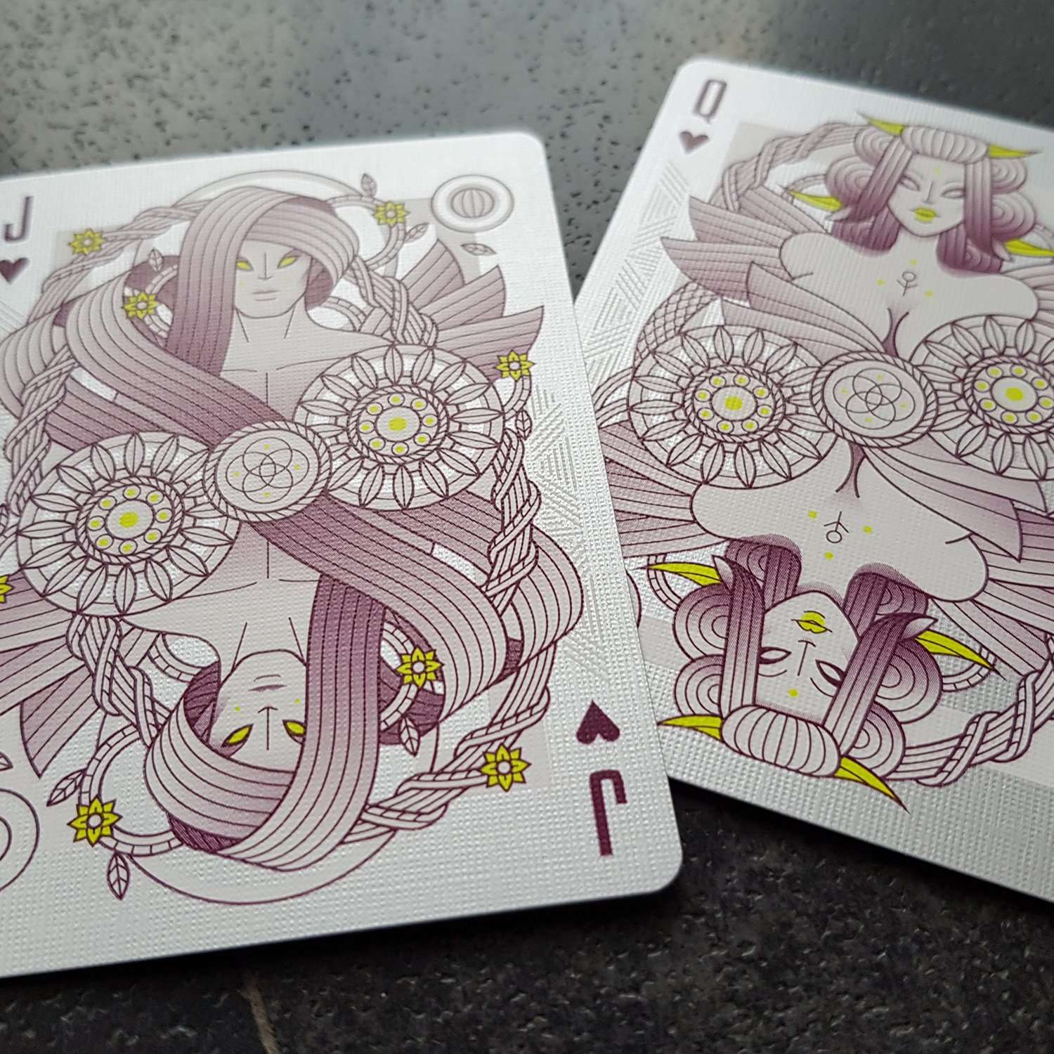 4622-monolith-white-playing-cards-uspcc-1.jpg