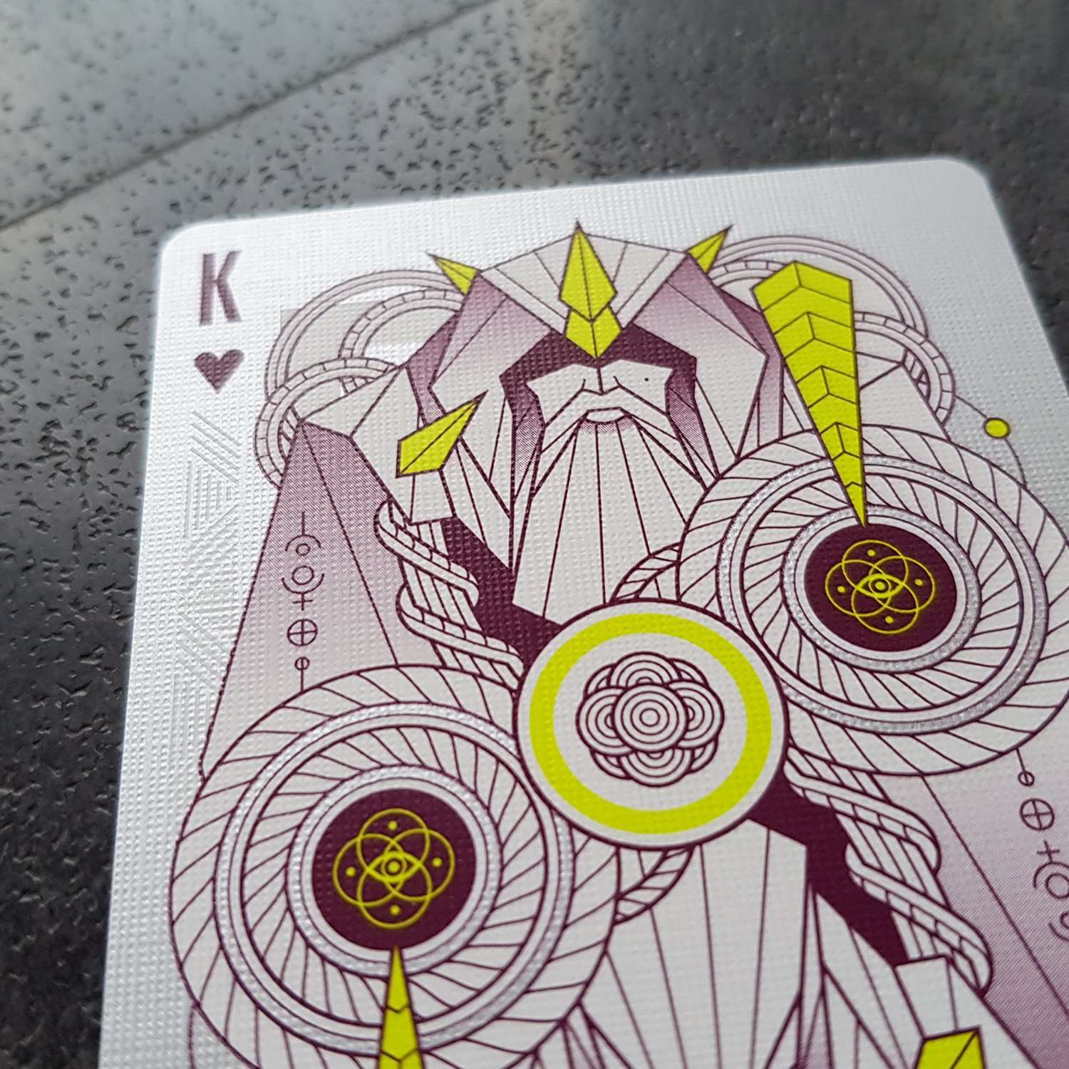 4622-monolith-white-playing-cards-uspcc-1.jpg