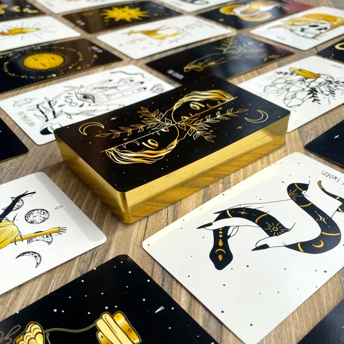 4838-new-moon-tarot-deck-gold-gilded-1.webp