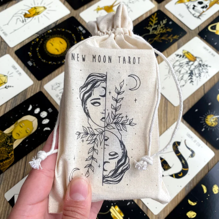 4838-new-moon-tarot-deck-gold-gilded-1.webp