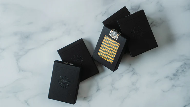 No Borders Thunderbolt Playing Cards by Joker and the Thief 1 4873-no-borders-thunderbolt-playing-cards-by-joker-and-the-thief-1.webp