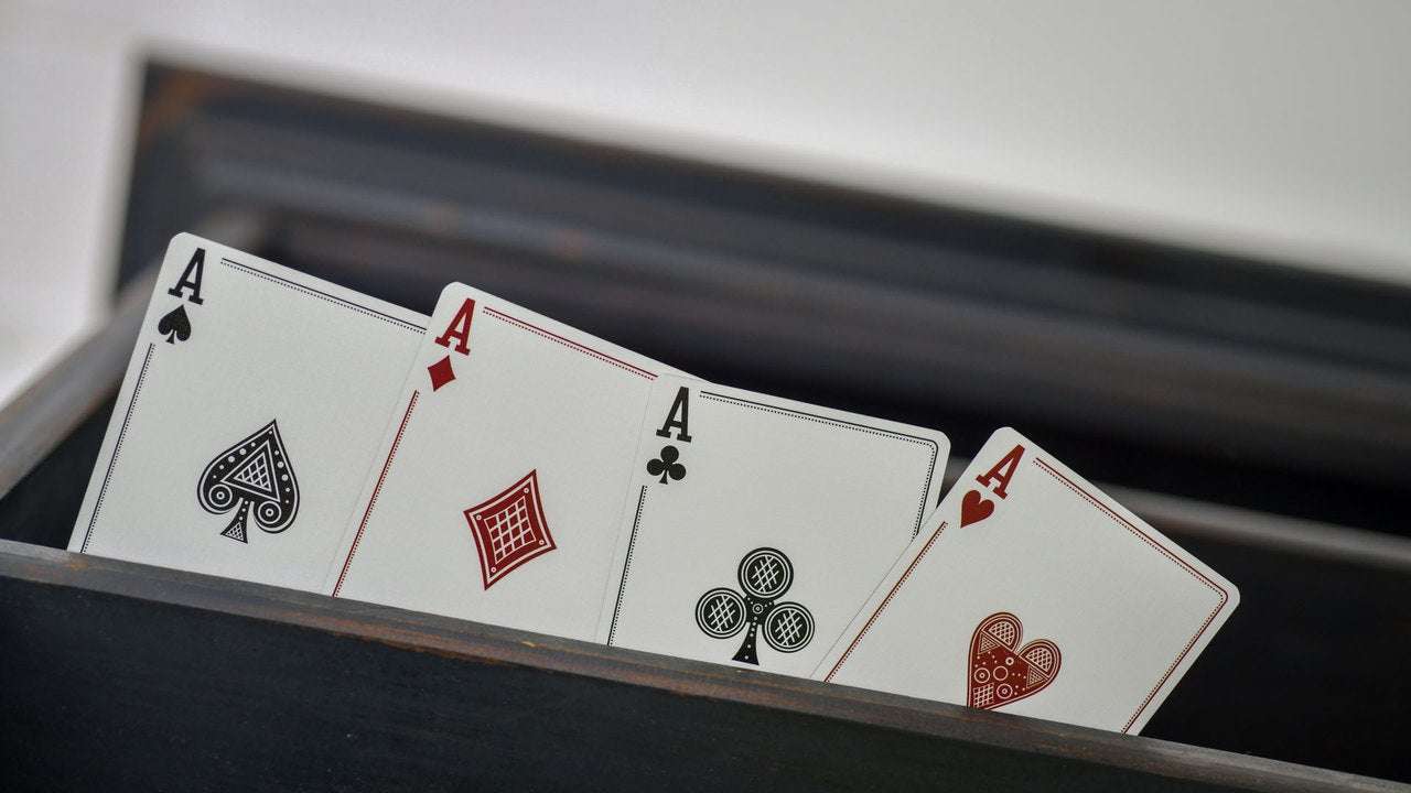 4976-oaknut-playing-cards-luxury-2-deck-set-1.jpg