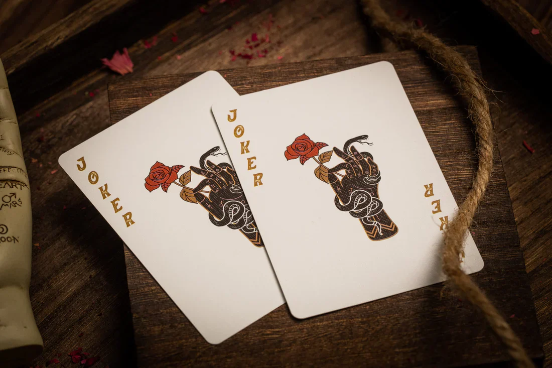 5209-palmistry-playing-cards-silver-golden-ivory-edition-twpcc-1.webp