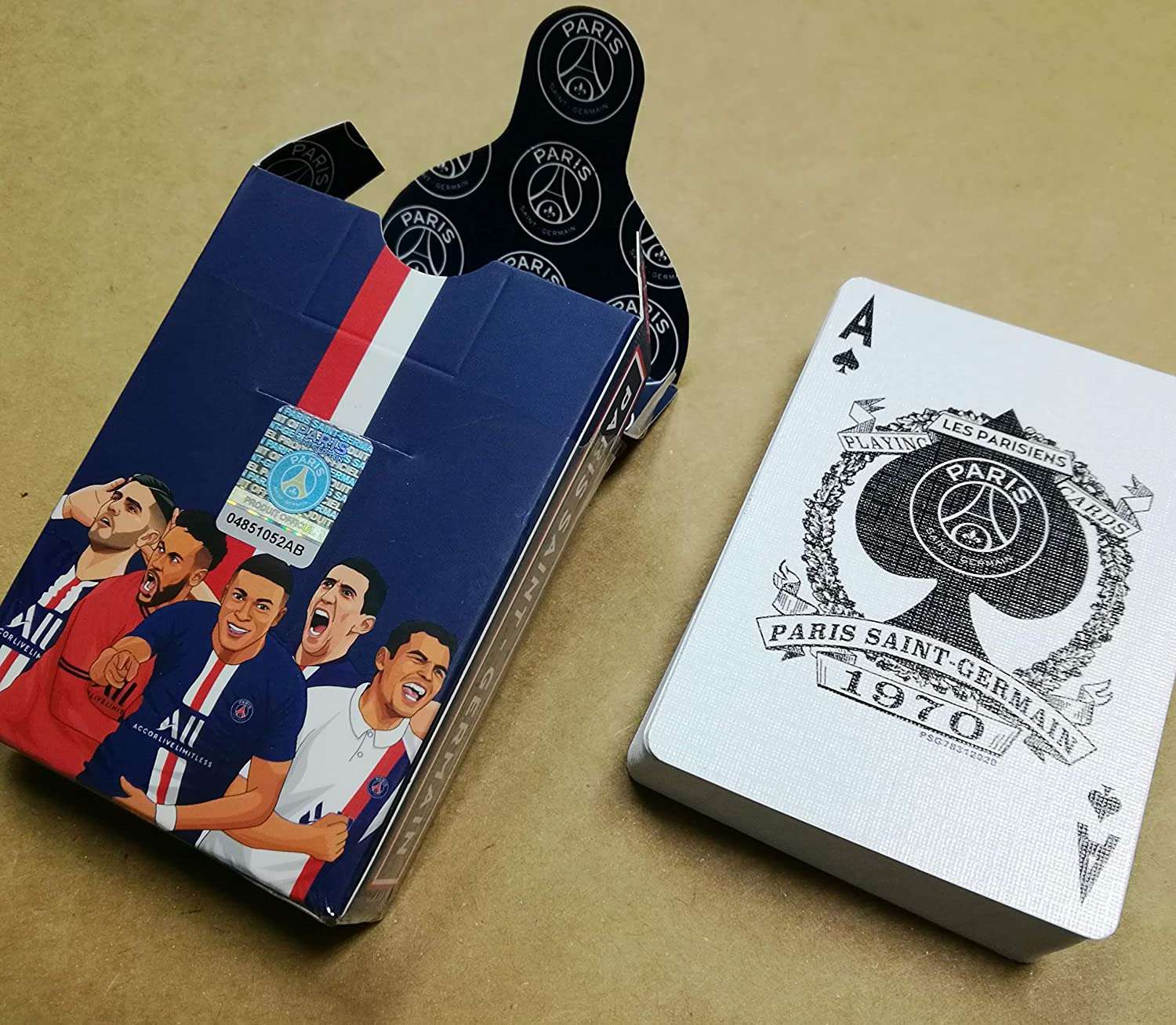 5235-paris-saint-germain-soccer-playing-cards-1.jpg