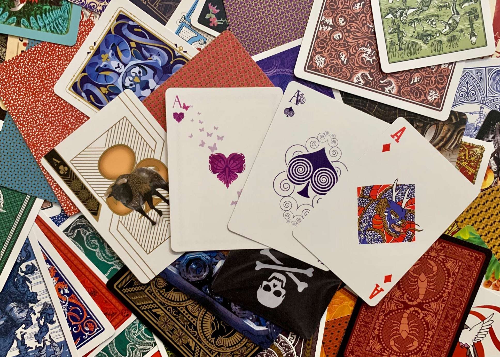 5265-pcd-5th-anniversary-gilded-playing-cards-uspcc-1.webp