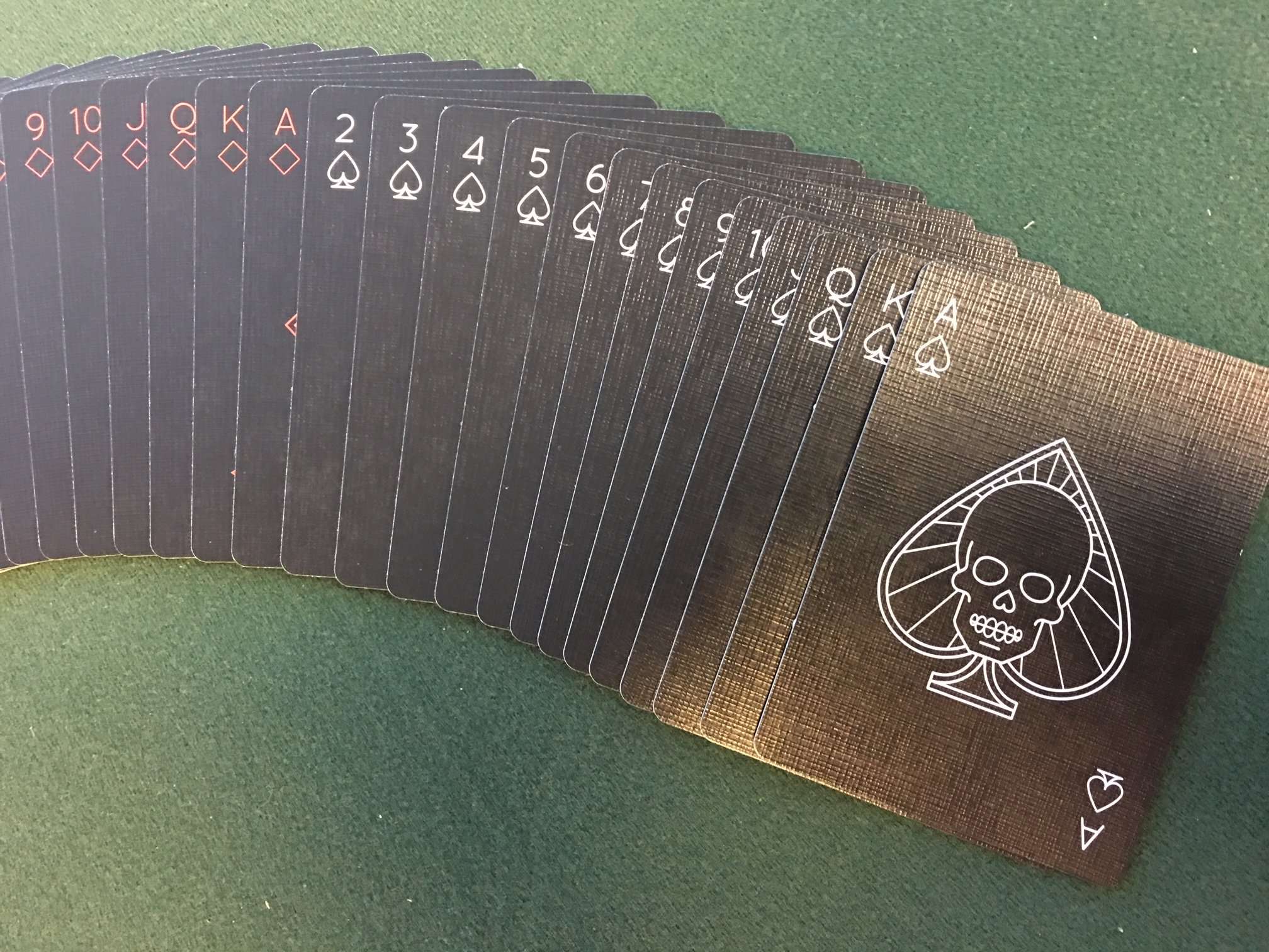 5392-pitch-black-v2-playing-cards-cartamundi-1.webp