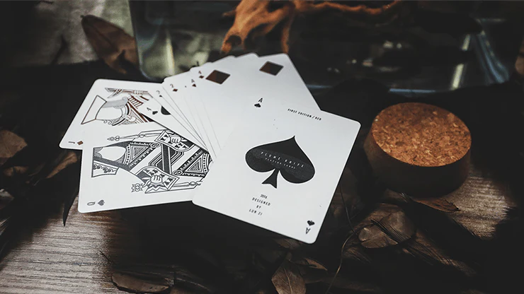 5454-plume-knife-white-playing-cards-tcc-1.webp
