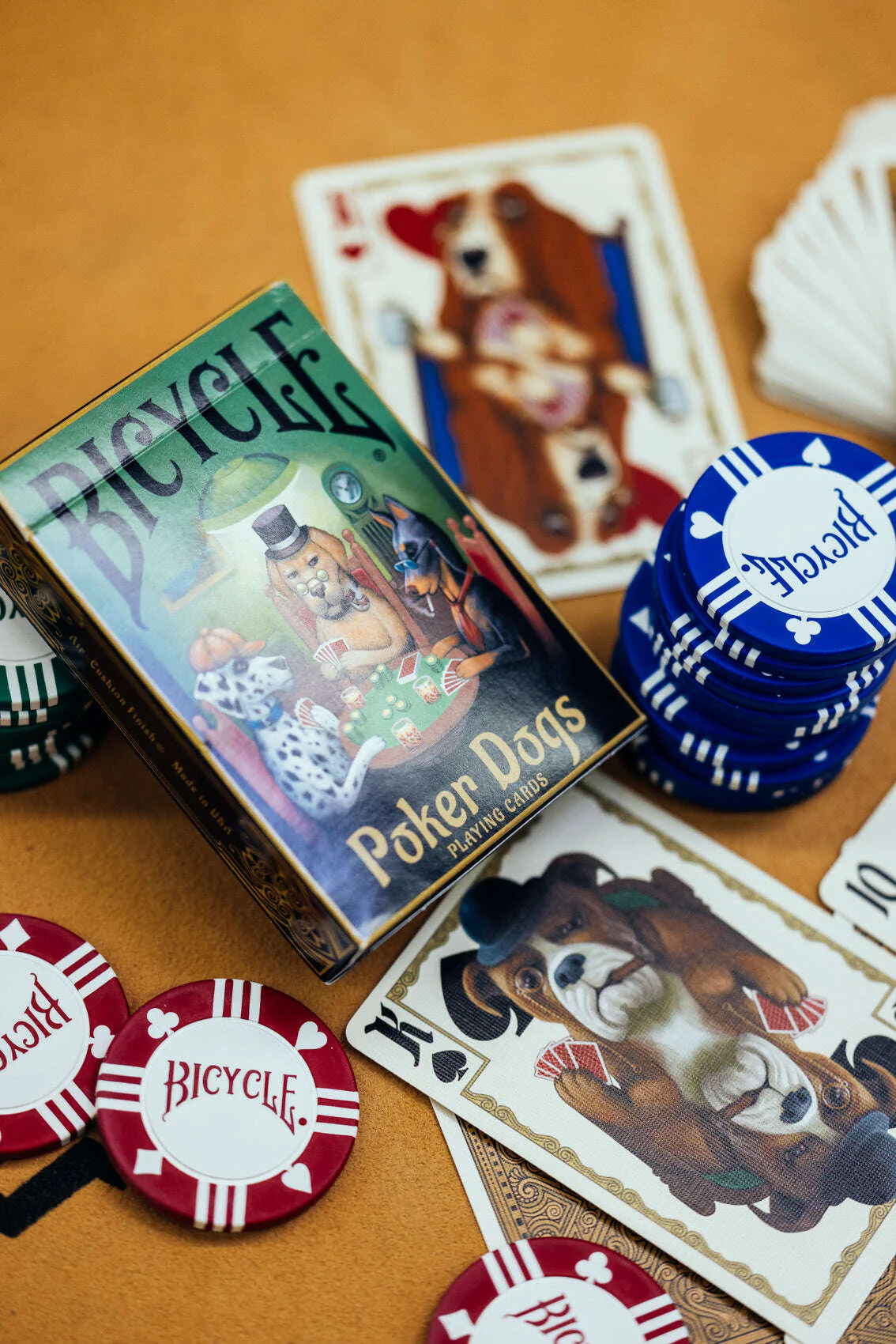 5464-poker-dogs-bicycle-playing-cards-1.jpg