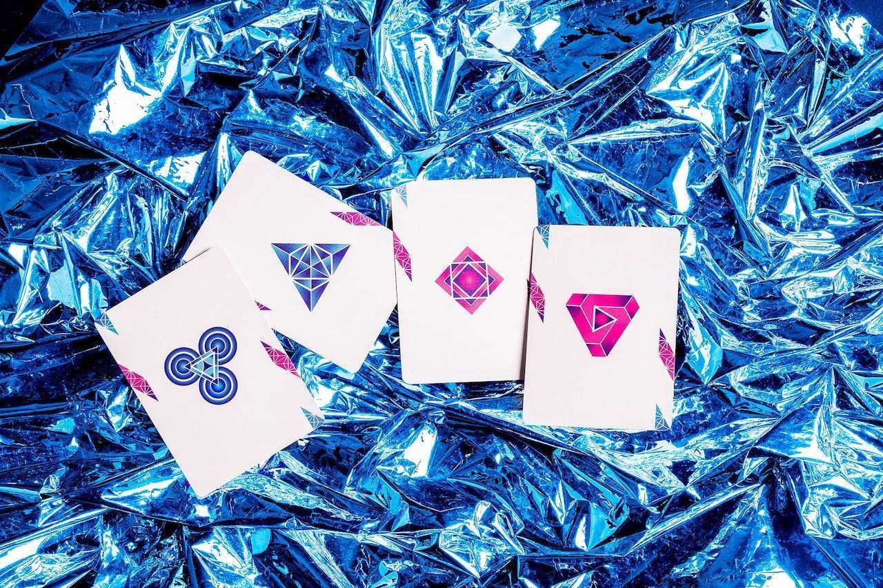 5709-refraction-playing-cards-uspcc-1.jpg