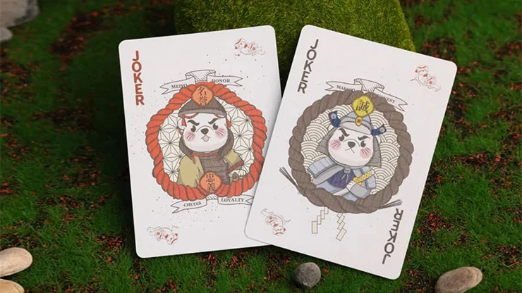 5901-samurai-otter-playing-cards-hono-edition-standard-red-playing-cards-1.webp