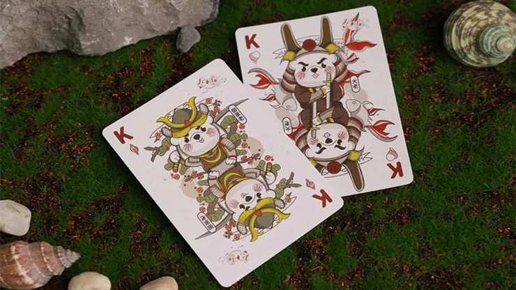 5901-samurai-otter-playing-cards-hono-edition-standard-red-playing-cards-1.webp