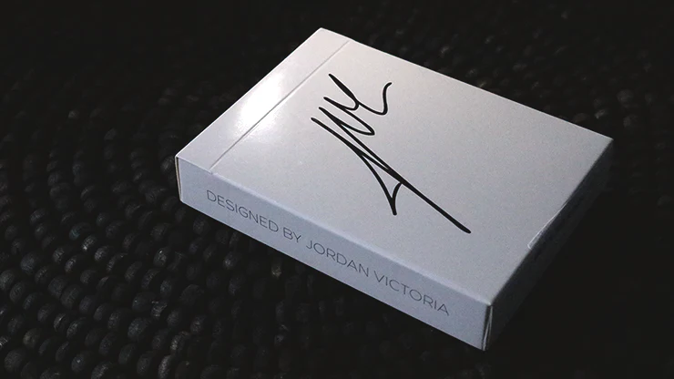 6082-signature-playing-cards-third-edition-white-1.webp