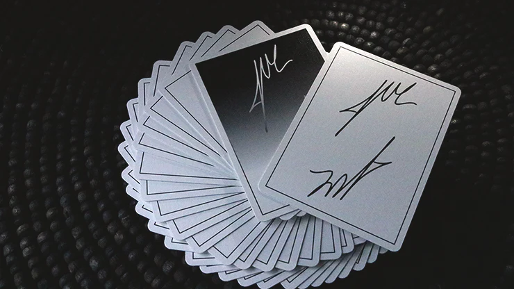 6082-signature-playing-cards-third-edition-white-1.webp