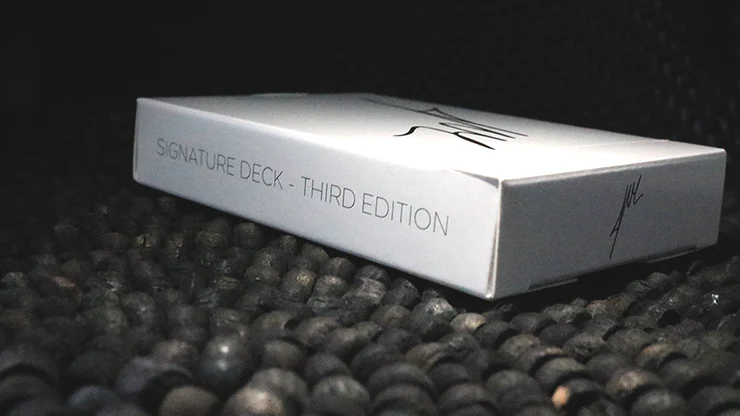 6082-signature-playing-cards-third-edition-white-1.webp